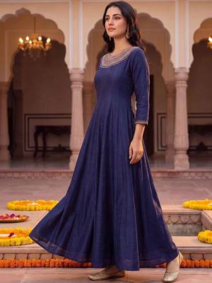 women ethnic motifs embroidered empire thread work kurta with trousers 4