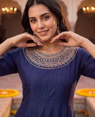women ethnic motifs embroidered empire thread work kurta with trousers 5