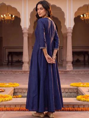 women ethnic motifs embroidered empire thread work kurta with trousers 6