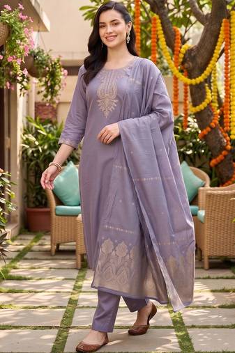 women paisley embroidered regular sequinned kurta with trousers & with dupatta