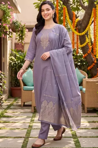 women paisley embroidered regular sequinned kurta with trousers & with dupatta