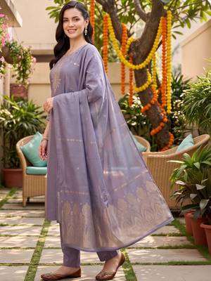 women paisley embroidered regular sequinned kurta with trousers & with dupatta 3