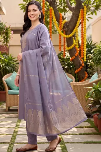 women paisley embroidered regular sequinned kurta with trousers & with dupatta