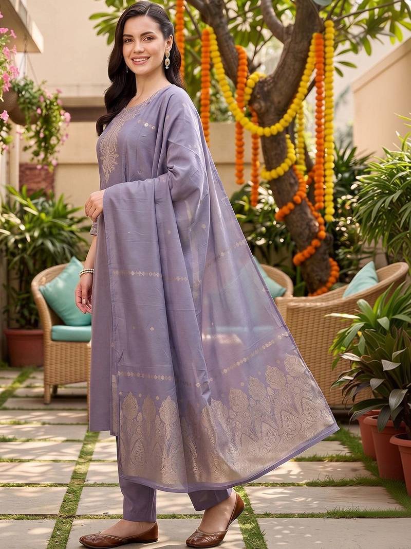 women paisley embroidered regular sequinned kurta with trousers & with dupatta