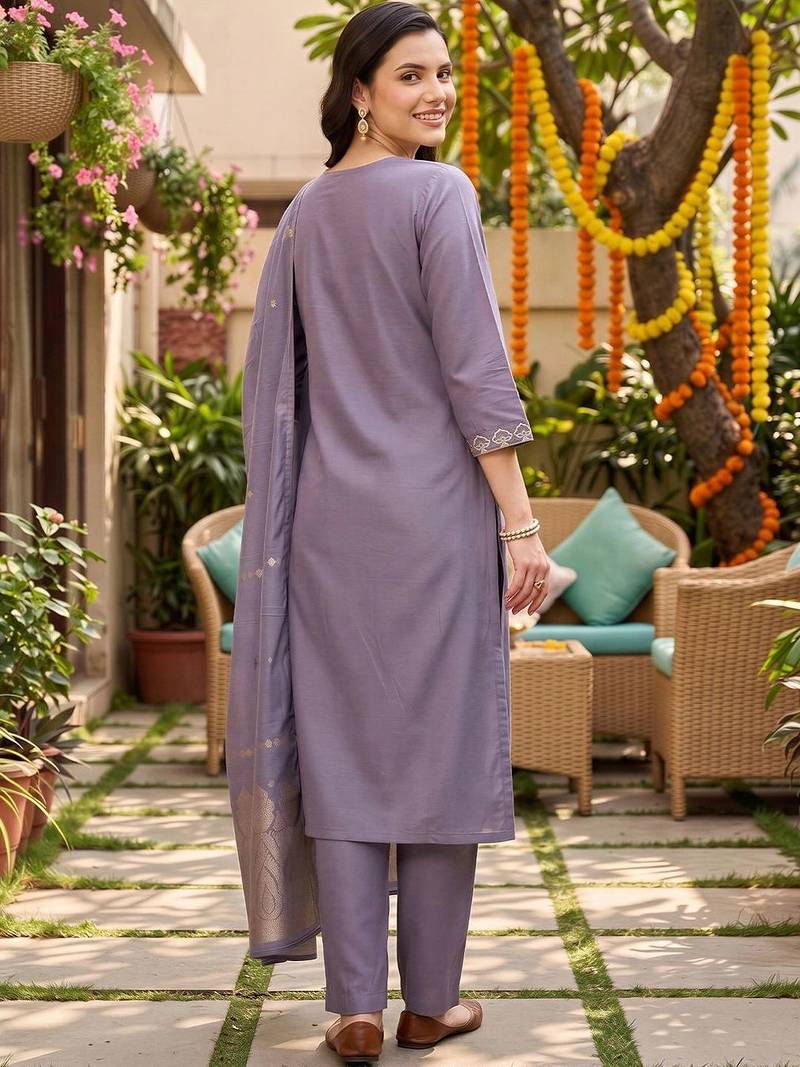 women paisley embroidered regular sequinned kurta with trousers & with dupatta