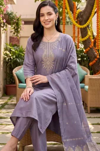 women paisley embroidered regular sequinned kurta with trousers & with dupatta