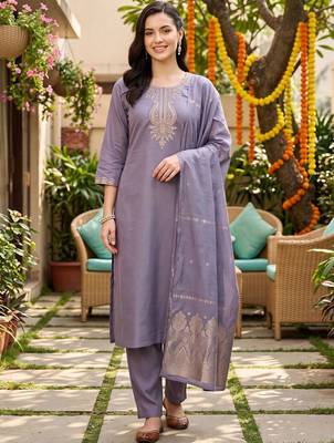 women paisley embroidered regular sequinned kurta with trousers & with dupatta 6