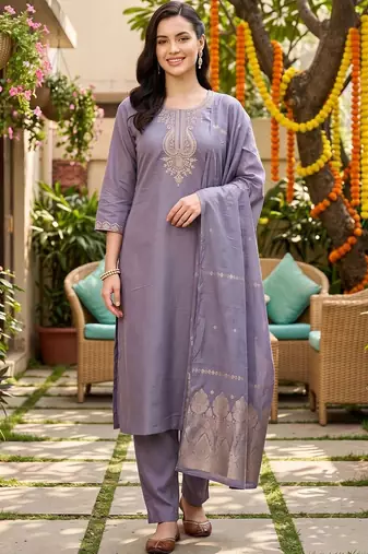 women paisley embroidered regular sequinned kurta with trousers & with dupatta