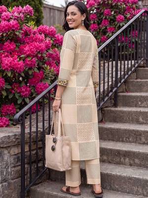 women printed regular cotton kurta with palazzos 4