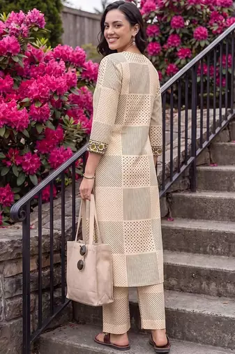 women printed regular cotton kurta with palazzos
