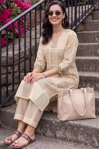 women printed regular cotton kurta with palazzos