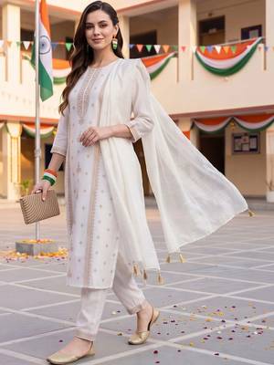 ethnic motifs embroidered regular thread work kurta with trousers & with dupatta 3