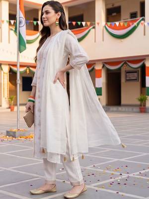 ethnic motifs embroidered regular thread work kurta with trousers & with dupatta 4