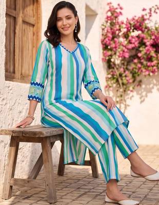 women printed regular cotton kurta with trousers 5