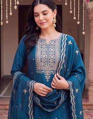women ethnic motifs embroidered regular thread work kurta with trousers & with dupatta 2