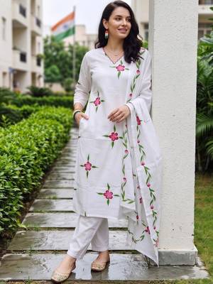 women floral printed regular cotton kurta with trousers & with dupatta 1