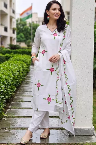 women floral printed regular cotton kurta with trousers & with dupatta