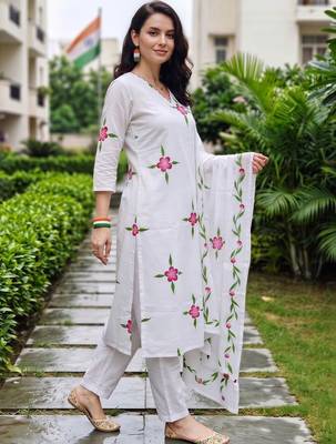 women floral printed regular cotton kurta with trousers & with dupatta 4