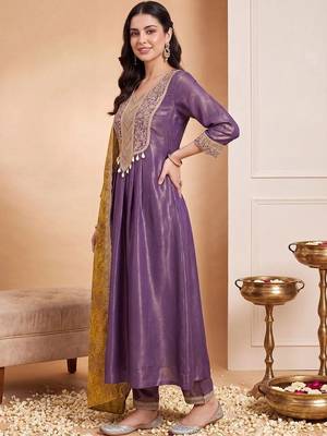 women ethnic motifs embroidered regular kurta with trousers & with dupatta 3