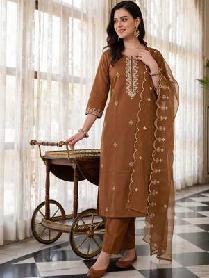 women ethnic motifs embroidered regular thread work kurta with trousers & with dupatta 1