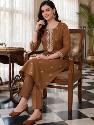 women ethnic motifs embroidered regular thread work kurta with trousers & with dupatta 5