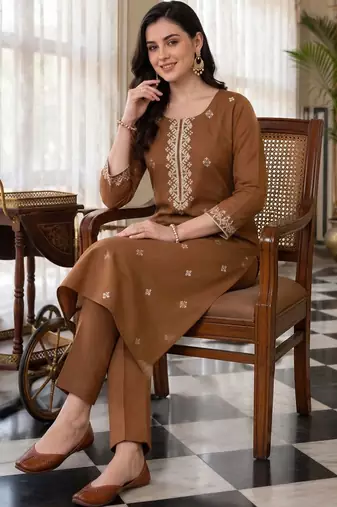 women ethnic motifs embroidered regular thread work kurta with trousers & with dupatta