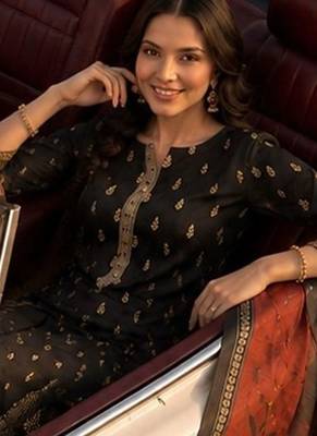 women ethnic motifs printed regular kurta with trousers & with dupatta 3