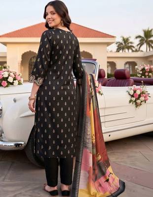 women ethnic motifs printed regular kurta with trousers & with dupatta 5