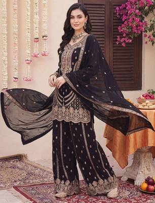 women ethnic motifs embroidered regular kurta with sharara & with dupatta 2