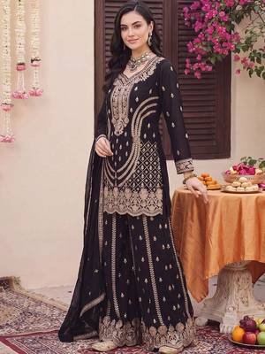 women ethnic motifs embroidered regular kurta with sharara & with dupatta 4