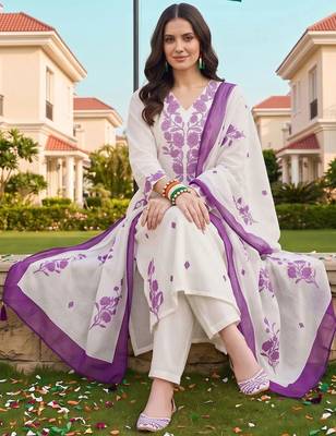 women floral printed regular kurta with trousers & with dupatta 2
