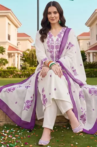women floral printed regular kurta with trousers & with dupatta