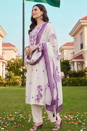 women floral printed regular kurta with trousers & with dupatta