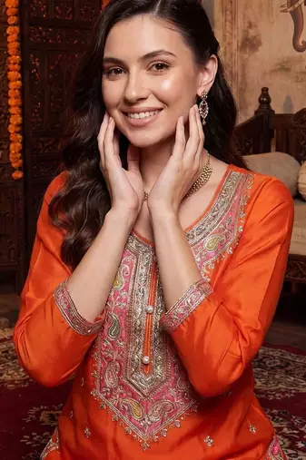 women ethnic motifs embroidered regular kurta with sharara & with dupatta