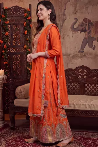 women ethnic motifs embroidered regular kurta with sharara & with dupatta