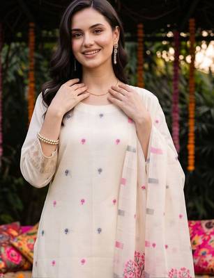 women ethnic motifs embroidered regular thread work kurta with trousers & with dupatta 3