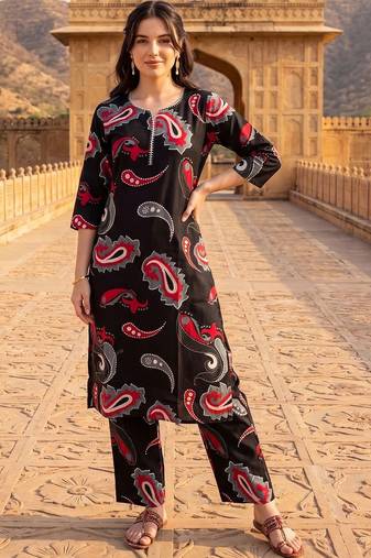women paisley printed regular cotton kurta with trousers