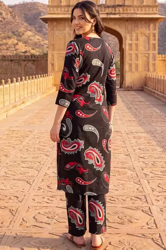 women paisley printed regular cotton kurta with trousers