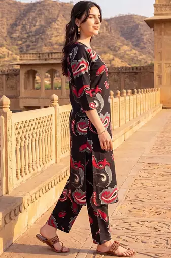 women paisley printed regular cotton kurta with trousers