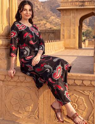 women paisley printed regular cotton kurta with trousers 5