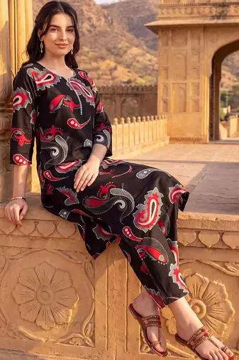 women paisley printed regular cotton kurta with trousers