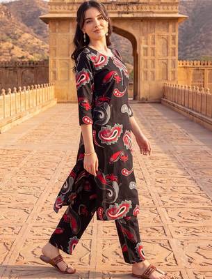 women paisley printed regular cotton kurta with trousers 6