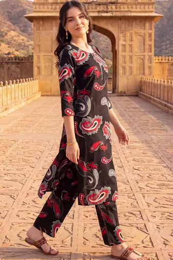 women paisley printed regular cotton kurta with trousers
