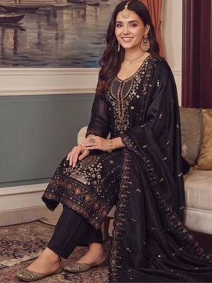 women ethnic motifs embroidered regular sequinned kurta with trousers & with dupatta 3