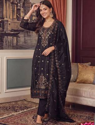 women ethnic motifs embroidered regular sequinned kurta with trousers & with dupatta 4