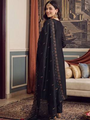 women ethnic motifs embroidered regular sequinned kurta with trousers & with dupatta 6