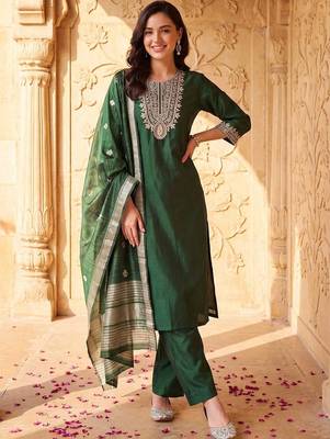 women ethnic motifs embroidered regular thread work liva kurta with trousers & with dupatta 4