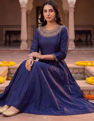 women ethnic motifs embroidered empire thread work kurta with pyjamas 5