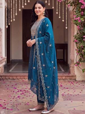 women ethnic motifs embroidered regular thread work kurta with trousers & with dupatta 4
