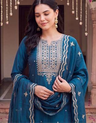 women ethnic motifs embroidered regular thread work kurta with trousers & with dupatta 5